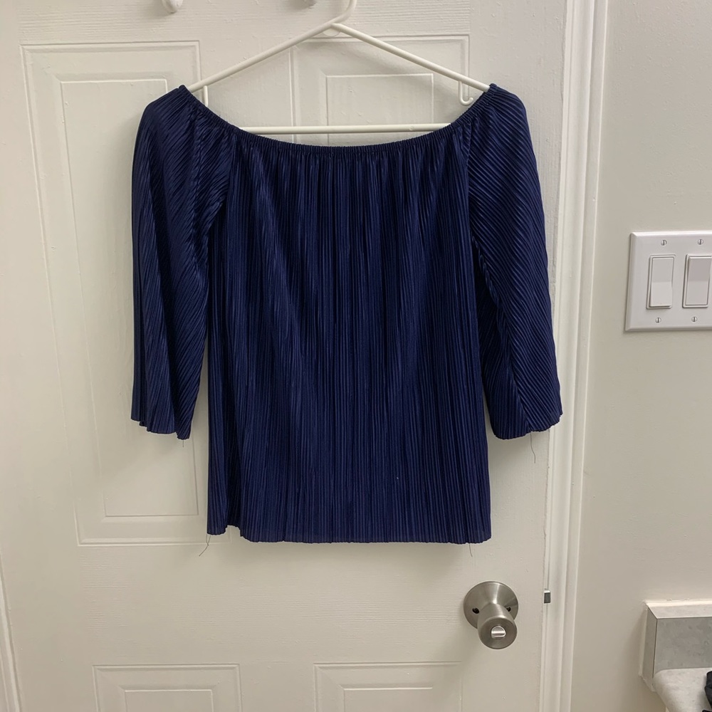 NWOT OFF SHOULDER TOP